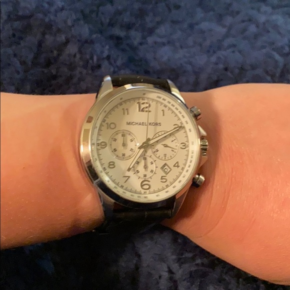 EUC Men’s Michael Kors Watch - Picture 8 of 8